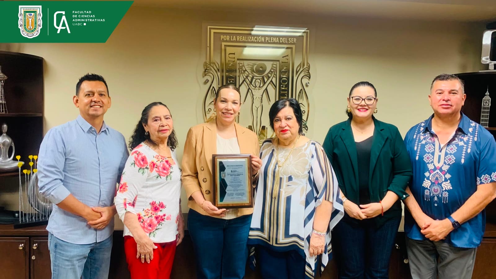 La FCA recibe reconocimiento por la organización de la Celebración de las 100 Generaciones de Contadores Públicos